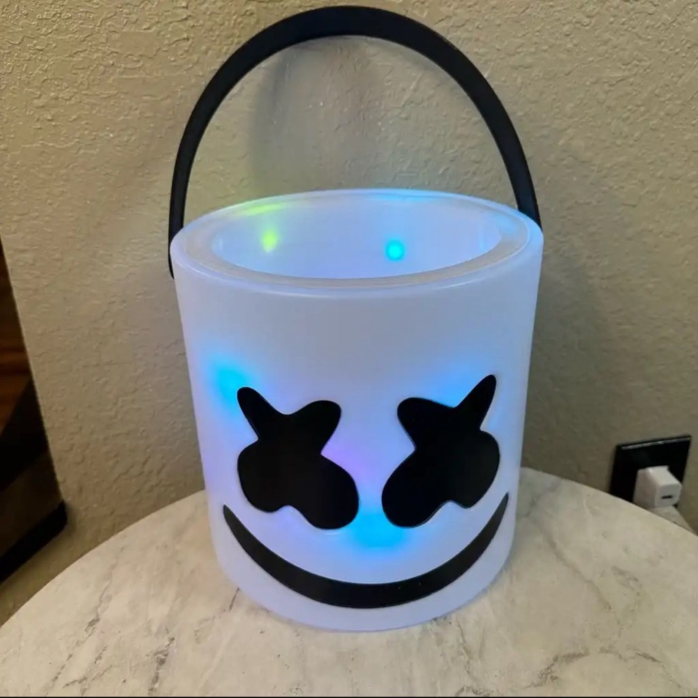 DJ MARSHMELLO LED LIGHT UP TREAT BUCKET FOR A GLOWING & SAFE HALLOWEEN